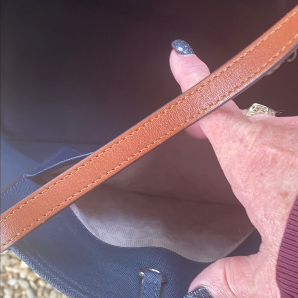 Michael Kors tote - Picture 5 of 6